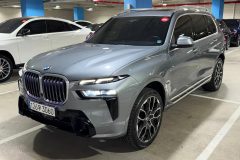 BMW X7 M40i (1)