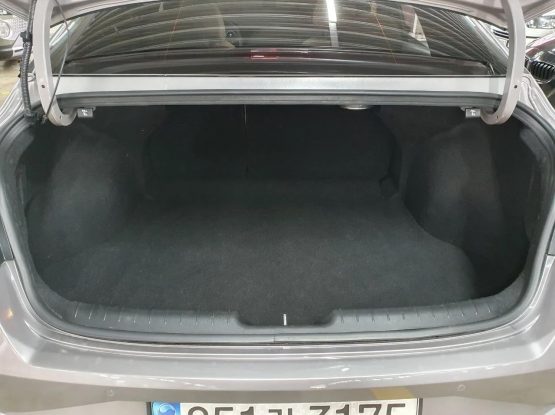 Hyundai Avante (8)