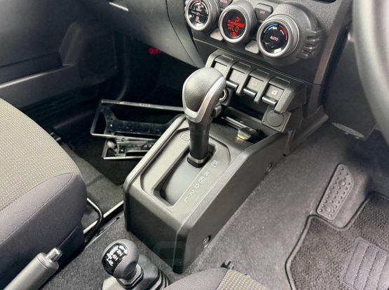 Suzuki Jimny Sierra 24000 11 (21)