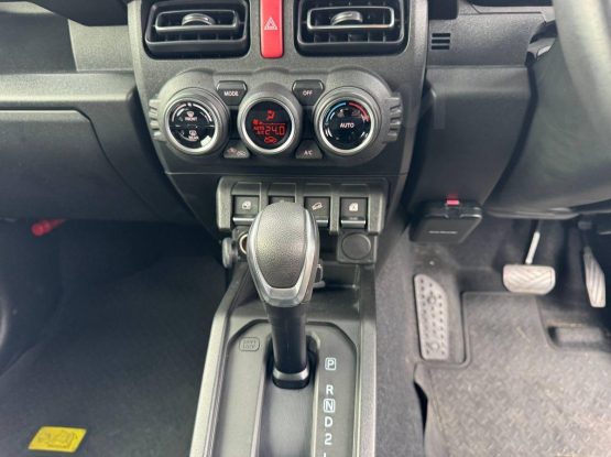 Suzuki Jimny Sierra 36653 (41)