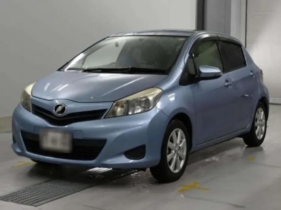 Toyota vitz 30000 (1)
