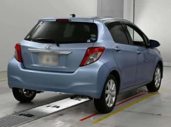 Toyota vitz 30000 (10)