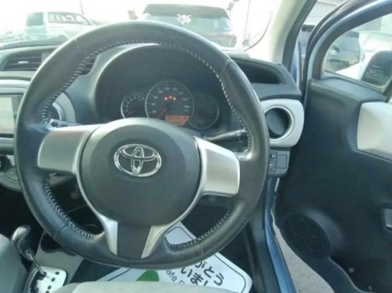 Toyota vitz 30000 (6)