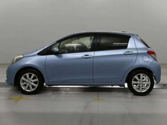 Toyota vitz 30000 (9)