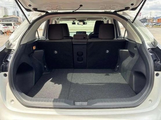 Toyota Yaris Cross 37000 (4)